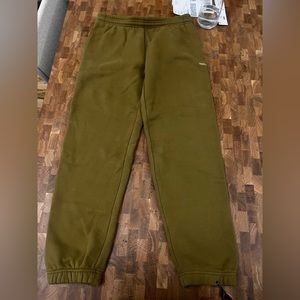 Small Aritzia’ TNA olive green sweatpants